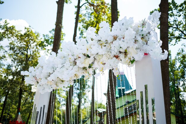 Decoraciones de boda el día de la boda para los recién casados.