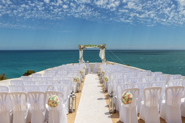 Foto decoraciones de boda en una roca nossa senhora armacao de pera.