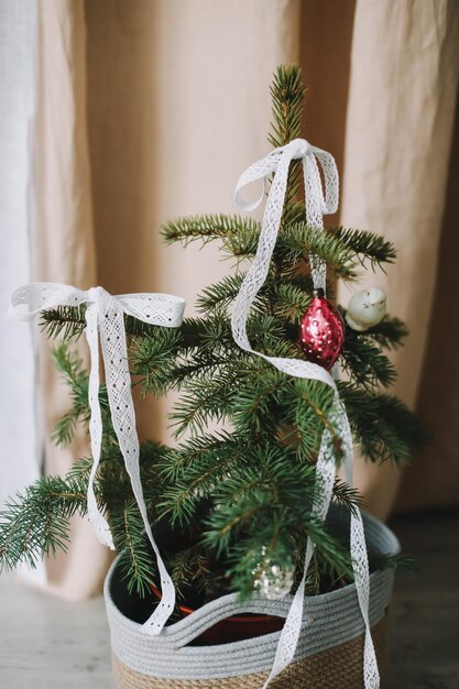 Foto decoraciones de encaje de año nuevo para el árbol de navidad en estilo ecológico cero residuos concepto de navidad vintage