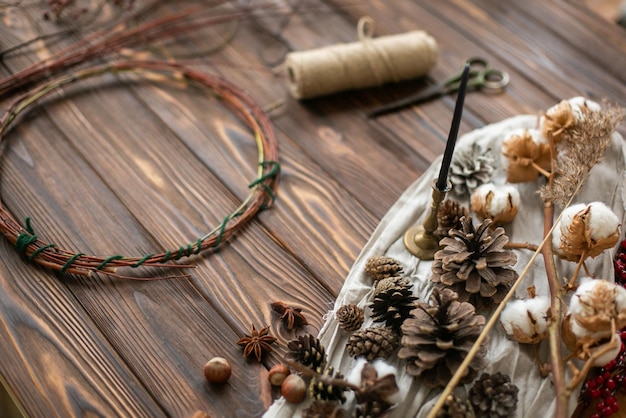 Decoraciones para hacer un taller de vacaciones de guirnaldas navideñas rústicas