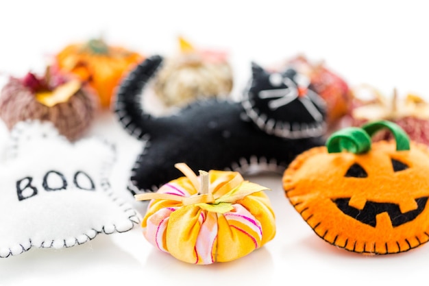 Decoraciones de Halloween hechas a mano de tela.