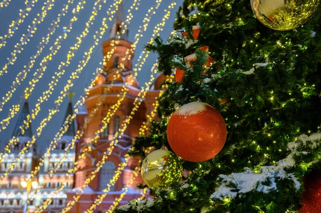 Decoraciones navideñas y de año nuevo de la plaza Manege La tormenta de nieve