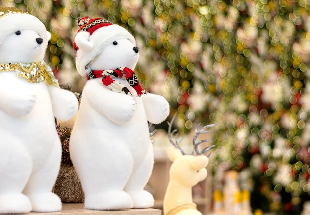 Decoraciones navideñas para vender en la tienda.