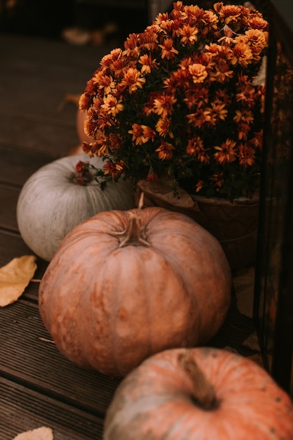 Decoraciones de otoño del tráiler.