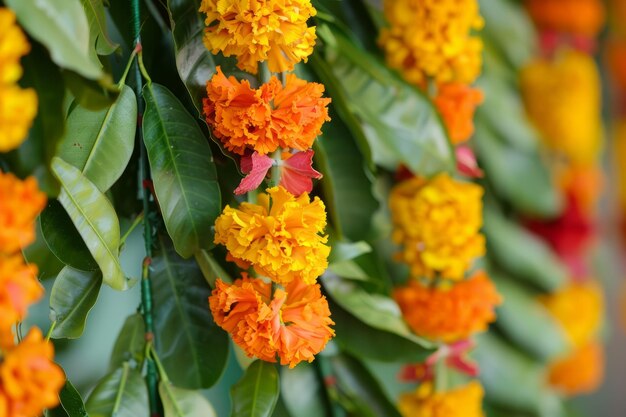 Foto decoraciones de sawan cuerdas de flores de mármol y hojas de mango festival de teej