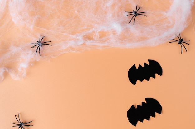 Decorações de Halloween na parede laranja Conceito de férias de Halloween