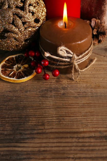 Foto decorações de natal em fundo de madeira