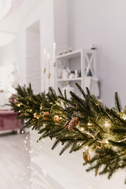 Decorações de Natal na árvore de férias Festive fundo tradicional sem costura para o Ano Novo