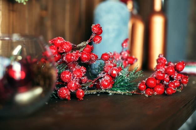 Decorações de Natal na mesa de madeira