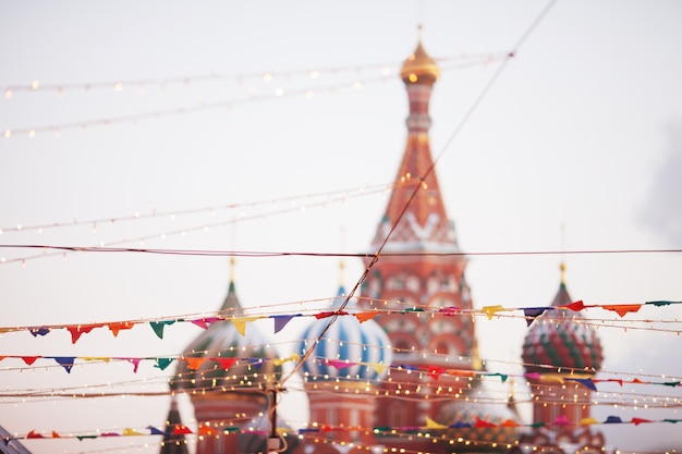 Decorações de Natal na Praça Vermelha de Moscou. Celebração de Natal e fadas. Ano Novo. Cidade decorada.