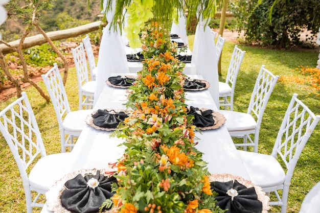 Decorações do local da recepção de casamento do Quênia Impressionantes configurações ao ar livre no local Beautifu