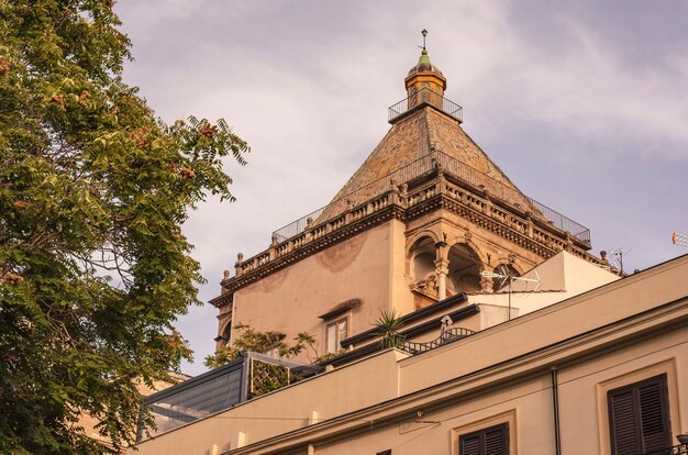 Decorações palacianas no centro de palermo