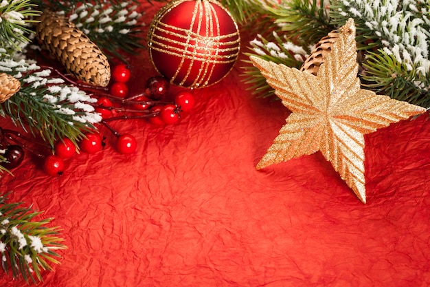 Decorações para árvores de natal em papel vermelho