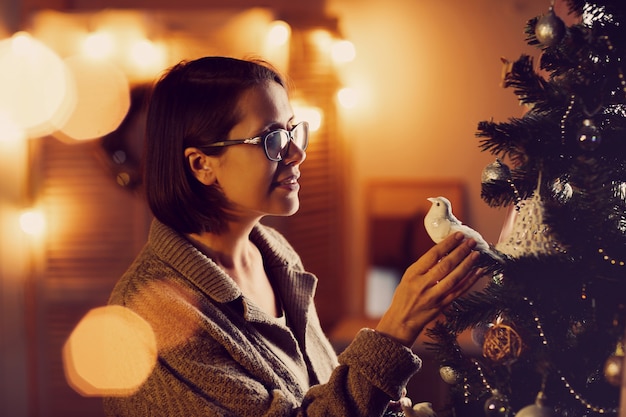 Decorando a árvore de Natal para férias