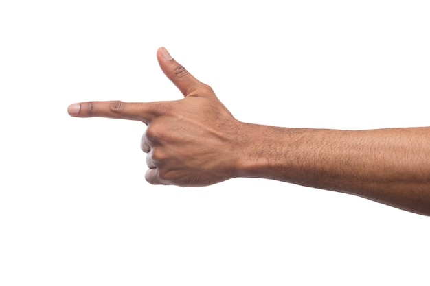 Dedo de ponto de mão masculina negra. Gestos com as mãos - homem apontando em um objeto virtual com o dedo indicador, isolado no fundo branco