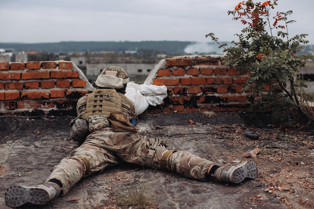 Defensor ucraniano na guerra da linha de frente entre a Ucrânia e a Rússia