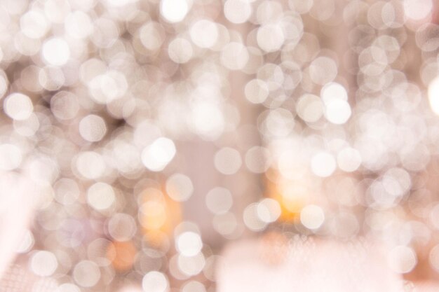 Defokussiertes Bild von Weihnachtsbeleuchtung