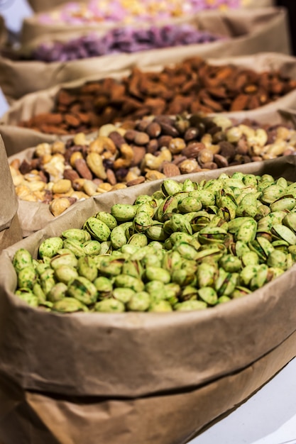 Degustación de nueces de pistacho verdes