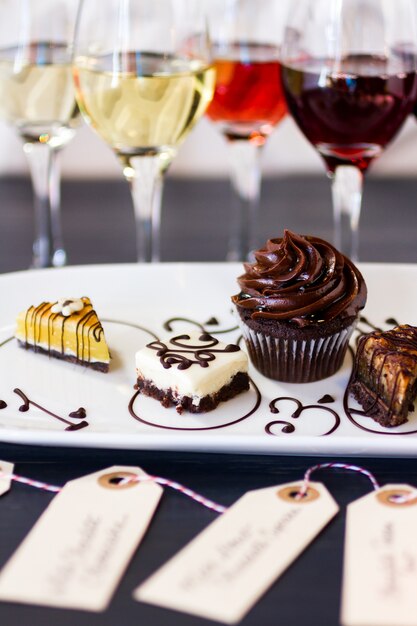 Degustación de vino y bollería de chocolate pattie.