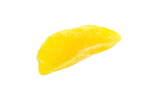 Dehydrierte Mangoscheibe isoliert auf weißem Hintergrund. Getrocknete Früchte. Kandierte Mango-Nahaufnahme