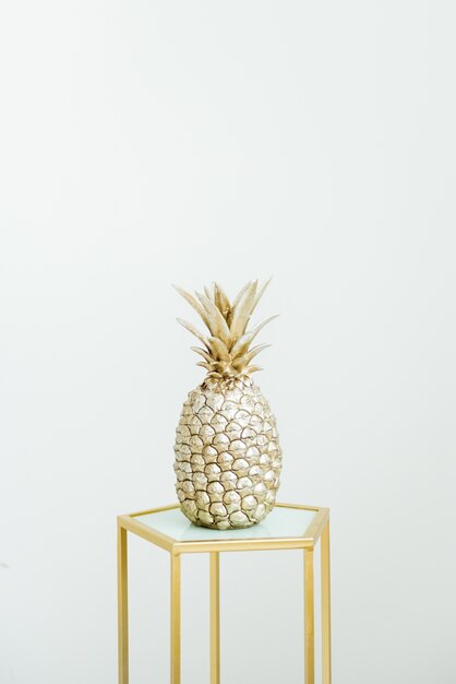 Foto dekorative ananas auf grau