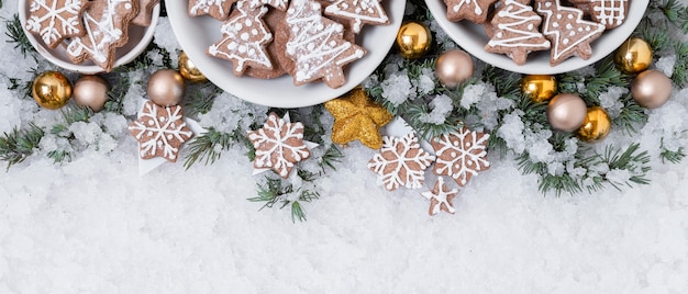 Foto dekorative weihnachtskomposition mit kopienraum