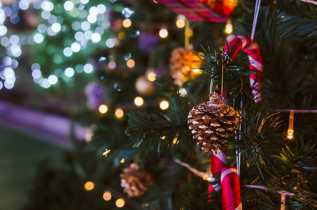 Dekorieren Sie den Vintage Hintergrund des Weihnachtsbaums.