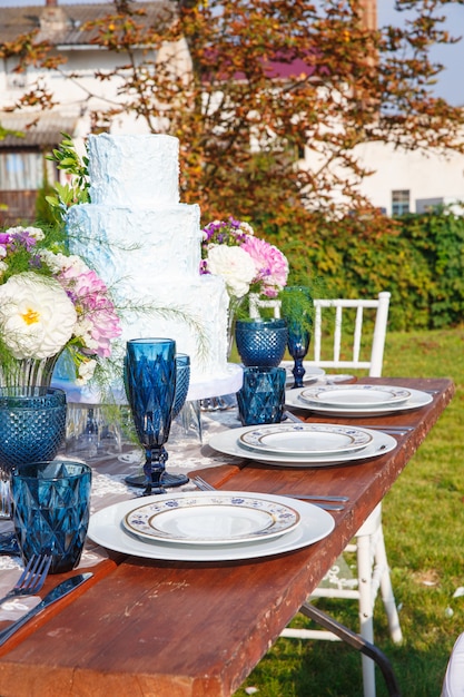 Dekoriert für elegante Hochzeitstisch