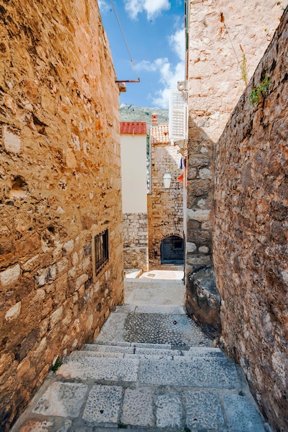 Delgadas calles del casco antiguo de Dubrovnik, Croacia