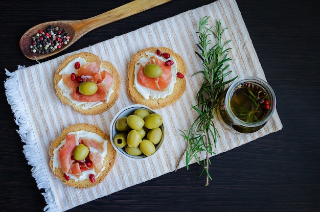 Deliciosa bruschetta con jamón serrano