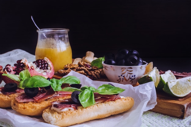 Deliciosa bruschetta con jamón serrano