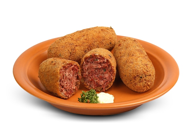 deliciosa comida brasileña: bolinho de carne seca.