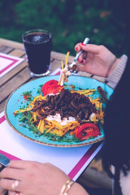 Deliciosa comida de carne en la mesa