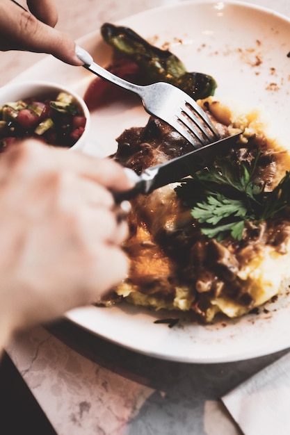 Foto deliciosa comida de carne en la mesa