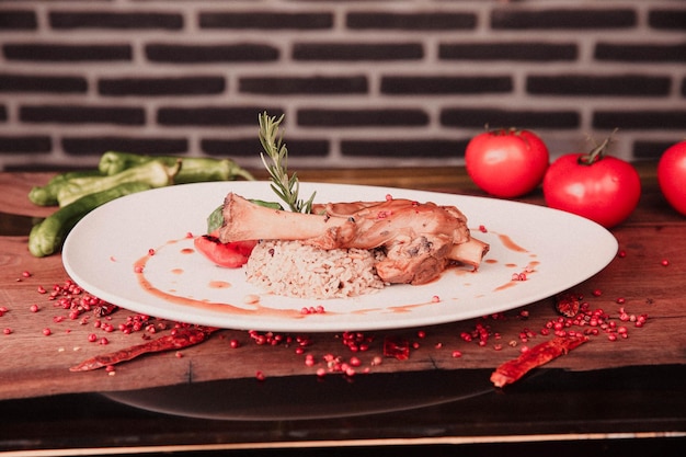 Deliciosa comida de carne en la mesa