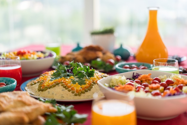 Foto deliciosa comida preparada y decorada