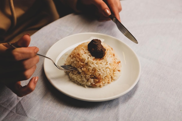 Deliciosa comida turca tradicional estilo turco arroz pilaf pirinc pilavi