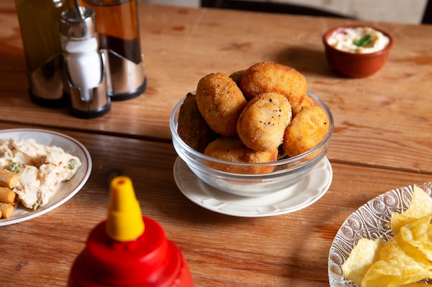 Deliciosa composição de croquete frito