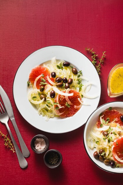 Deliciosa ensalada fresca de hinojo y pomelo