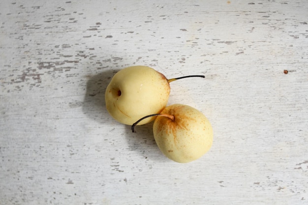 deliciosa fruta pera com fundo branco