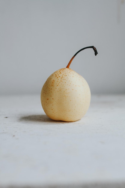 deliciosa fruta pera com fundo branco