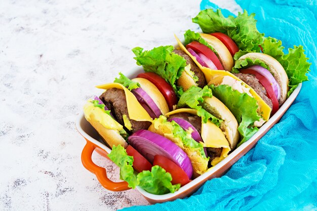 Deliciosa hamburguesa hecha a mano