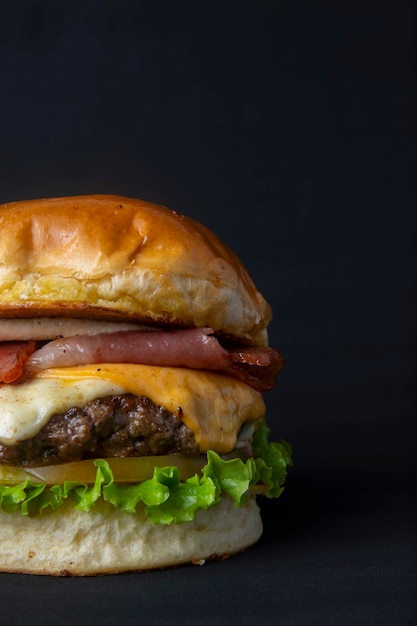 deliciosa hamburguesa lista para disfrutar en familia