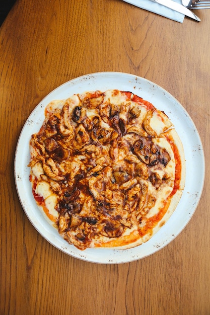 Deliciosa pizza de mistura comida italiana