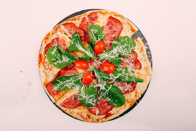 Deliciosa pizza de mistura comida italiana