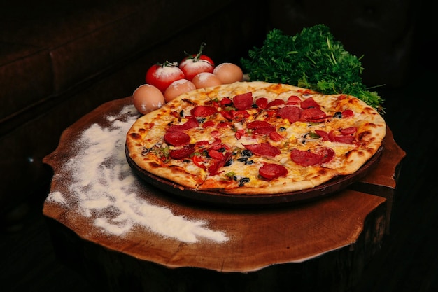 Deliciosa pizza de mistura comida italiana