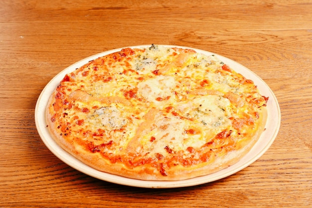 Deliciosa pizza de mistura comida italiana