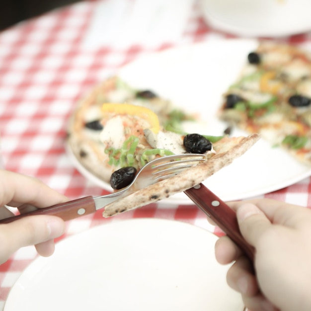 Deliciosa pizza de mistura comida italiana