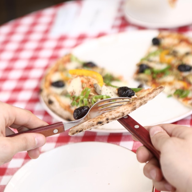 Deliciosa pizza de mistura comida italiana