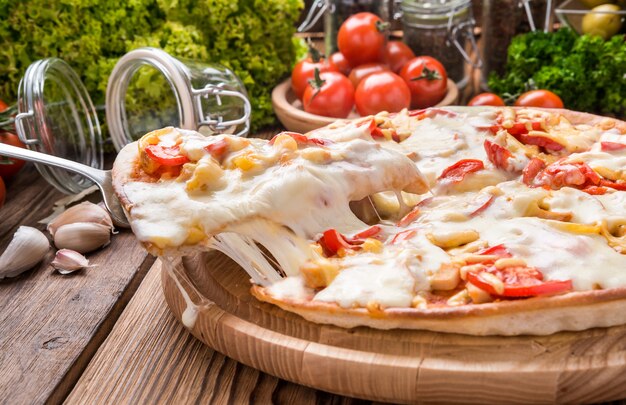 Deliciosa pizza italia em restaurante